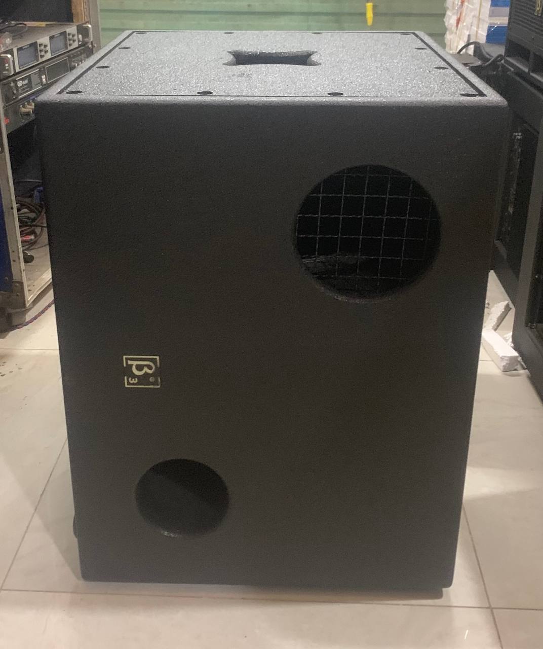 Sub hầm (hơi) bass 40 B3 B115D - Hãng bãi sức mạnh trầm uy lực từ Germany